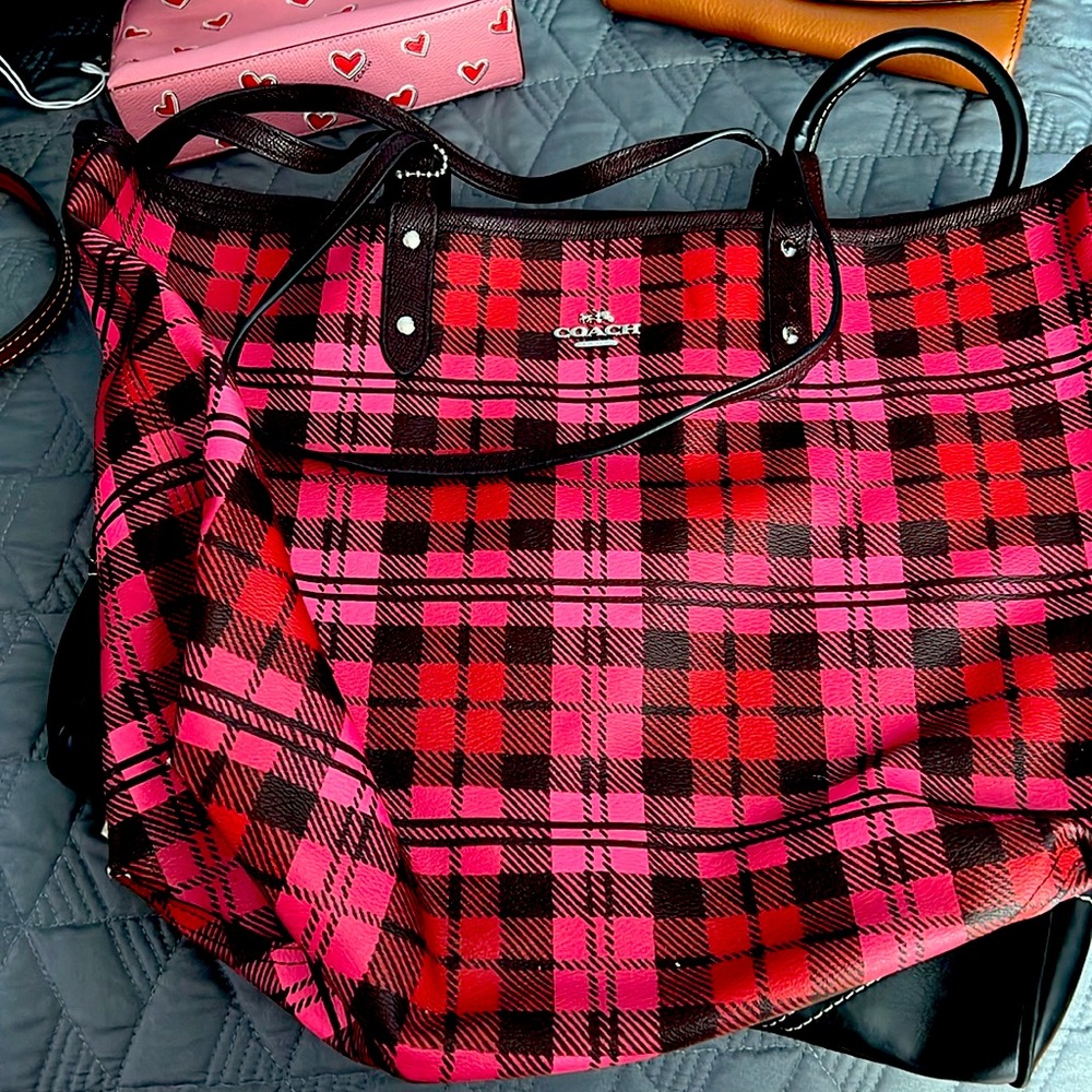 coach pink and red bag very pretty new and good price